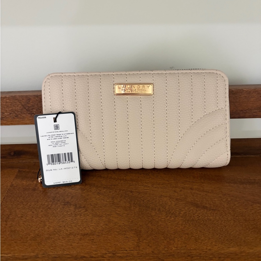 NWT Laundry by Shelli Segal Beige Quilted Wallet